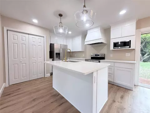 Kitchen - 1427 Murillo Loop, Ruskin, FL 33570 photo 1 of 2