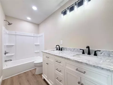 Bath - 1427 Murillo Loop, Ruskin, FL 33570 photo 1 of 3