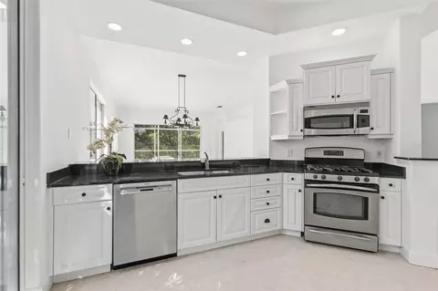 Kitchen - 8644 54th Avenue Cir E, Bradenton, FL 34211 photo 5 of 6