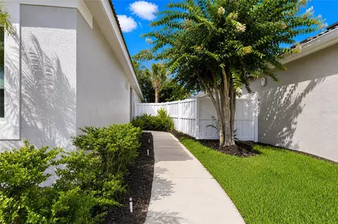 Exterior - 8644 54th Avenue Cir E, Bradenton, FL 34211 photo 5 of 17