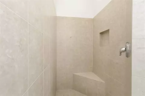 Bath - 8644 54th Avenue Cir E, Bradenton, FL 34211 photo 4 of 5