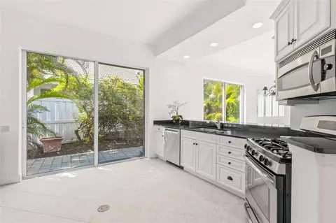 Kitchen - 8644 54th Avenue Cir E, Bradenton, FL 34211 photo 3 of 6