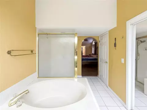 Bath - 936 Allegro Ln, Apollo Beach, FL 33572 photo 2 of 7