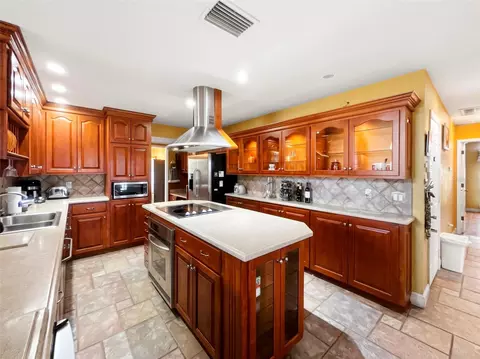 Kitchen - 936 Allegro Ln, Apollo Beach, FL 33572 photo 1 of 2