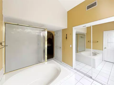 Bath - 936 Allegro Ln, Apollo Beach, FL 33572 photo 3 of 7