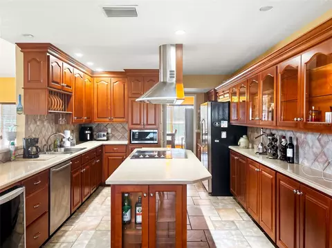 Kitchen - 936 Allegro Ln, Apollo Beach, FL 33572 photo 2 of 2