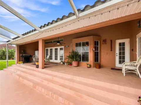 Exterior - 936 Allegro Ln, Apollo Beach, FL 33572 photo 3 of 5