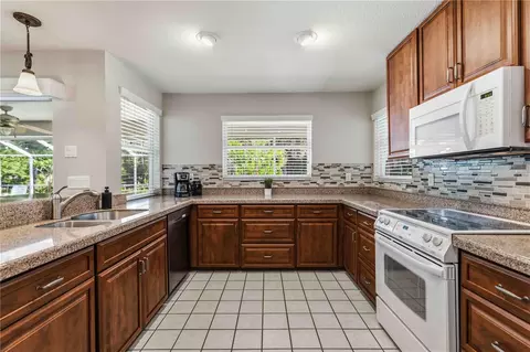 Kitchen - 9308 65th Ave E, Bradenton, FL 34202 photo 3 of 5