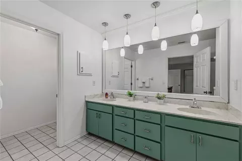 Bath - 9308 65th Ave E, Bradenton, FL 34202 photo 2 of 4