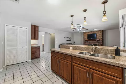 Kitchen - 9308 65th Ave E, Bradenton, FL 34202 photo 4 of 5
