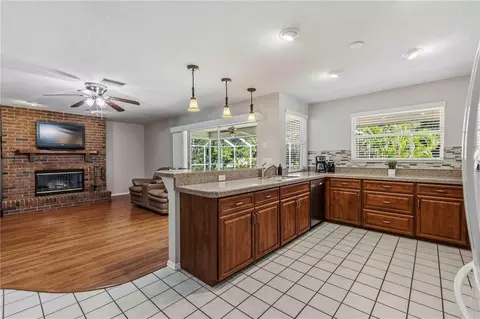 Kitchen - 9308 65th Ave E, Bradenton, FL 34202 photo 2 of 5