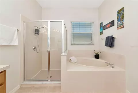Bath - 5720 43rd Ct E, Bradenton, FL 34203 photo 2 of 4