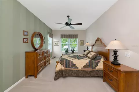 Bedroom - 5720 43rd Ct E, Bradenton, FL 34203 photo 2 of 9