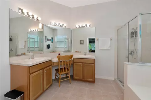 Bath - 5720 43rd Ct E, Bradenton, FL 34203 photo 1 of 4