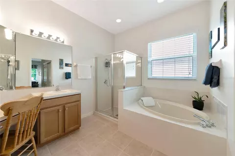 Bath - 5720 43rd Ct E, Bradenton, FL 34203 photo 3 of 4