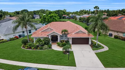 6817 Corral Cir, Sarasota, FL 34243