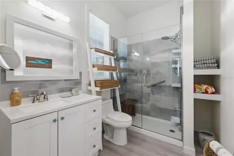 Bath - 559 18th St E, Bradenton, FL 34208 photo 1 of 2