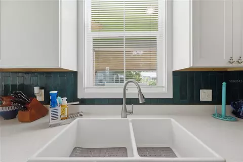 Kitchen - 559 18th St E, Bradenton, FL 34208 photo 5 of 6