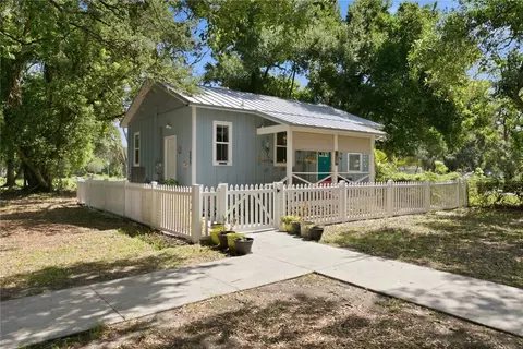 Exterior - 559 18th St E, Bradenton, FL 34208 photo 3 of 17