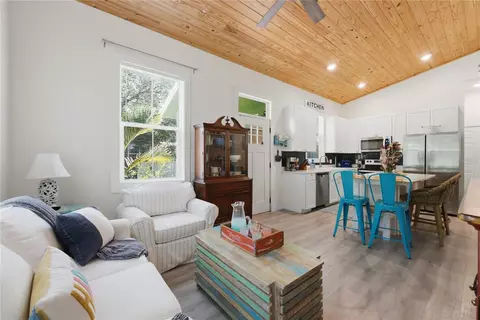 Living - 559 18th St E, Bradenton, FL 34208 photo 1 of 3