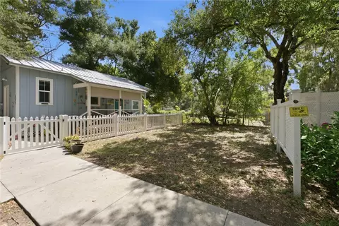 Exterior - 559 18th St E, Bradenton, FL 34208 photo 9 of 17