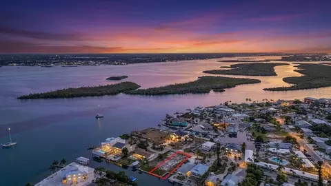 180 Mockingbird Ln, Englewood, FL 34223