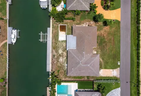View/Area - 525 Sloop Ln, Longboat Key, FL 34228 photo 7 of 11