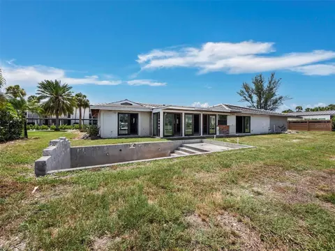 Exterior - 525 Sloop Ln, Longboat Key, FL 34228 photo 2 of 5