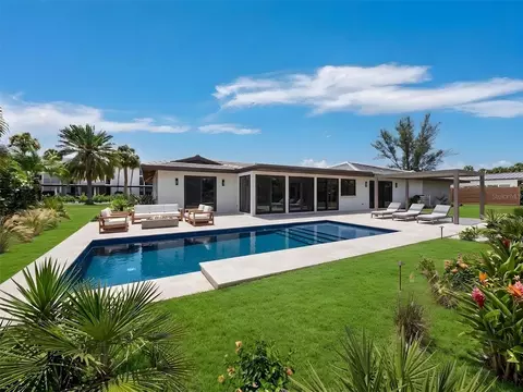 Exterior - 525 Sloop Ln, Longboat Key, FL 34228 photo 3 of 5