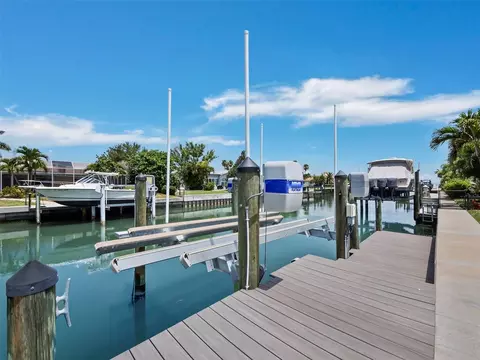 Exterior - 525 Sloop Ln, Longboat Key, FL 34228 photo 5 of 5
