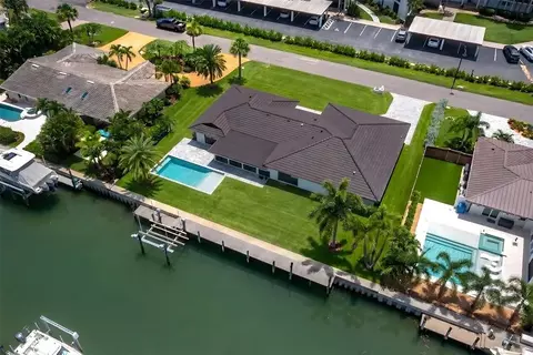 View/Area - 525 Sloop Ln, Longboat Key, FL 34228 photo 6 of 11
