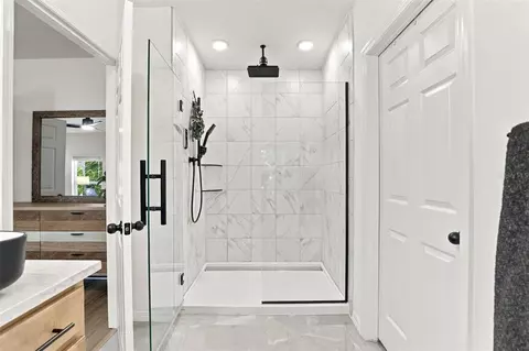 Bath - 5501 Sabal Dr, Saint Cloud, FL 34771 photo 2 of 3