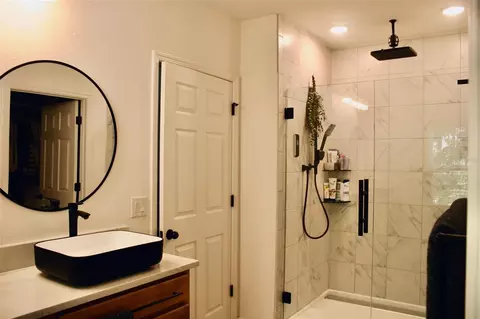 Bath - 5501 Sabal Dr, Saint Cloud, FL 34771 photo 4 of 11
