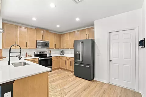 Kitchen - 5501 Sabal Dr, Saint Cloud, FL 34771 photo 5 of 5