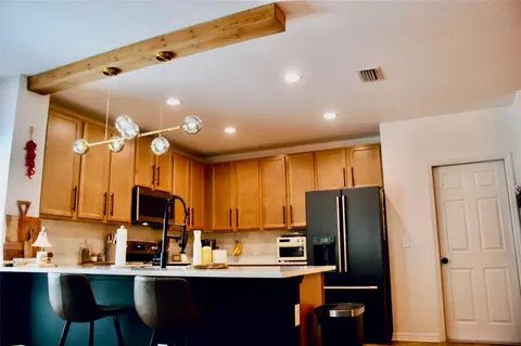 Kitchen - 5501 Sabal Dr, Saint Cloud, FL 34771 photo 5 of 6