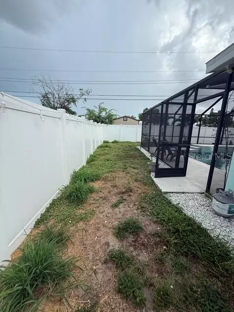 Exterior - 3210 23rd Ave W, Bradenton, FL 34205 photo 5 of 8