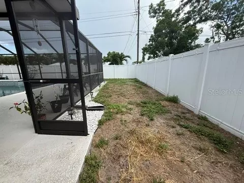 Exterior - 3210 23rd Ave W, Bradenton, FL 34205 photo 2 of 8