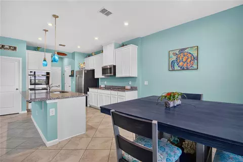 Kitchen - 8715 Sunshower Pl, Parrish, FL 34219 photo 5 of 6