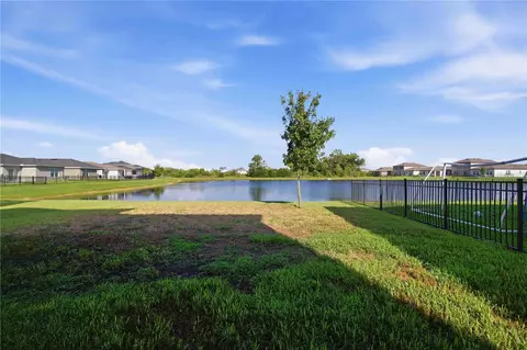 Exterior - 8715 Sunshower Pl, Parrish, FL 34219 photo 2 of 4