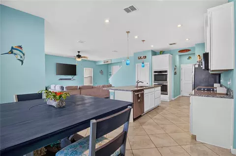 Kitchen - 8715 Sunshower Pl, Parrish, FL 34219 photo 6 of 6