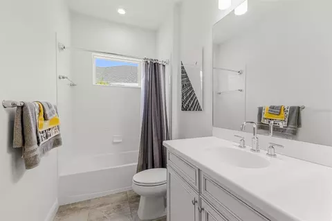 Bath - 13840 Old Creek Ct, Parrish, FL 34219 photo 2 of 3
