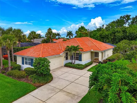 706 Misty Pond Ct, Bradenton, FL 34212