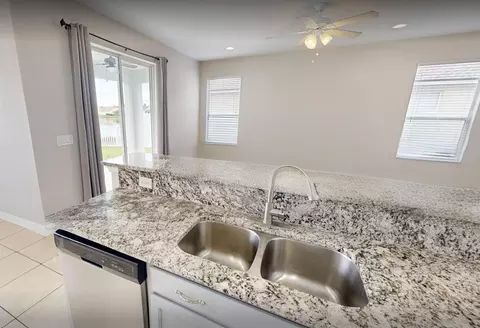 Kitchen - 5224 58th Ter E, Bradenton, FL 34203 photo 3 of 4