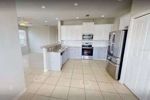 Kitchen - 5224 58th Ter E, Bradenton, FL 34203 photo 2 of 4