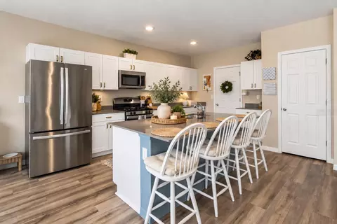 Kitchen - 7716 Twinleaf Ter, Parrish, FL 34219 photo 1 of 2