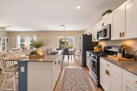 Kitchen - 7716 Twinleaf Ter, Parrish, FL 34219 photo 2 of 2