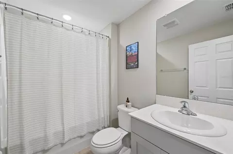 Bath - 7728 Twinleaf Ter, Parrish, FL 34219 photo 2 of 2