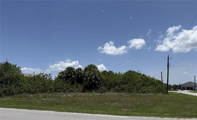 148 April Rd, Rotonda West, FL 33947
