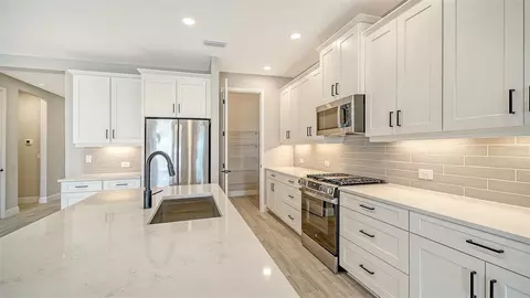 Kitchen - 8063 Anthirium Loop, Sarasota, FL 34240 photo 2 of 5