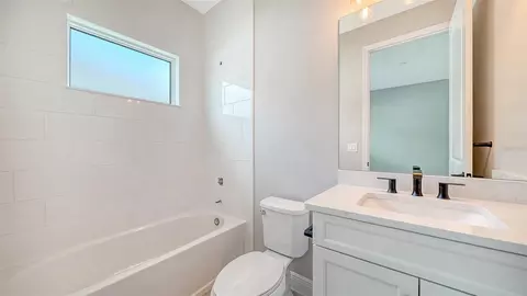 Bath - 8063 Anthirium Loop, Sarasota, FL 34240 photo 5 of 6